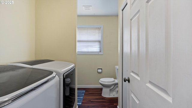 1060 SW 7th St, Hermiston, OR 97838 - clothes washing area featuring washer and clothes dryer, wood finished floors, and baseboards