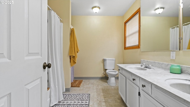 1060 SW 7th St, Hermiston, OR 97838 - full bathroom featuring baseboards, toilet, double vanity, and tile patterned flooring