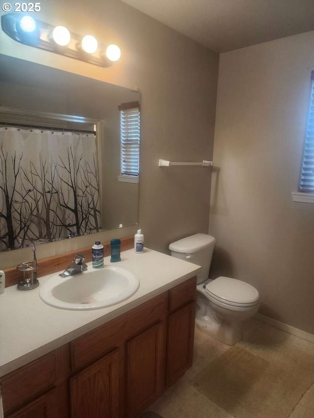 full bathroom with vanity, toilet, and a shower with curtain