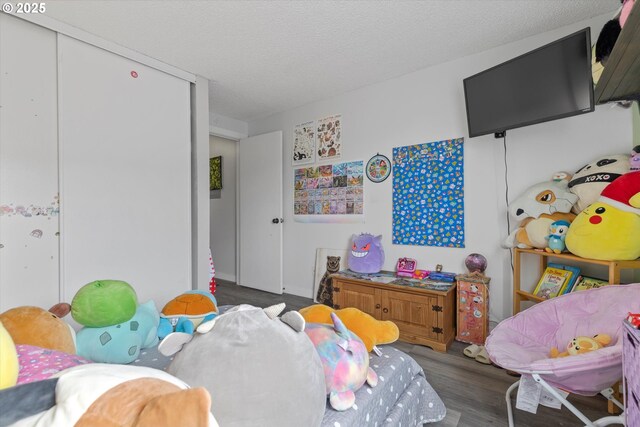 159 SW Florence Ave Unit J53, Gresham, OR 97080 - bedroom with wood finished floors, a closet, and a textured ceiling
