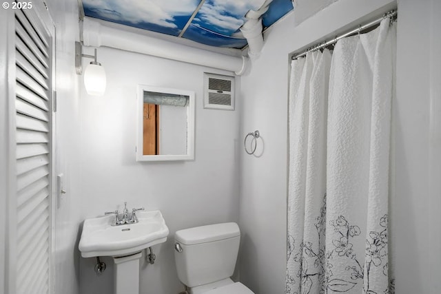 full bathroom featuring visible vents, toilet, and a sink