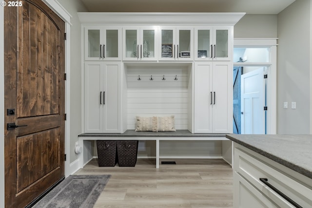 32568 Deberry Rd, Creswell, OR 97426 - mudroom with light wood finished floors