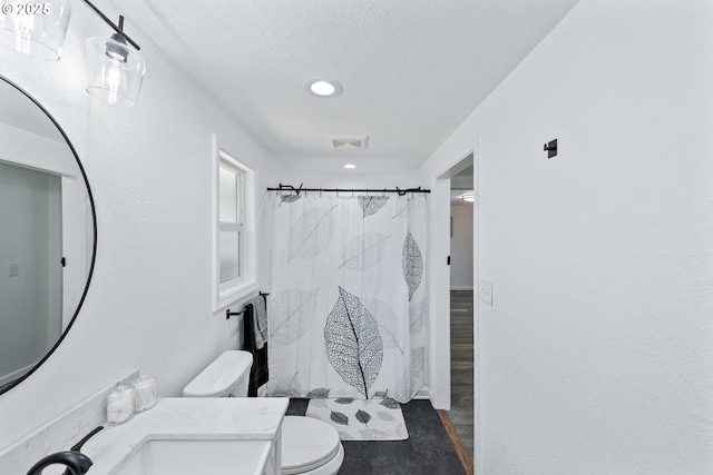 586 11th Ave, Coos Bay, OR 97420 - full bath featuring toilet, a textured ceiling, a shower with curtain, recessed lighting, and vanity