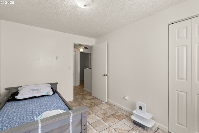 1720 17th St, Springfield, OR 97477 - bedroom featuring a textured ceiling and a closet