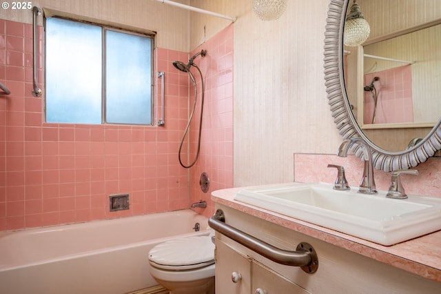 13530 NE Milton St, Portland, OR 97230 - full bath with vanity and  shower combination