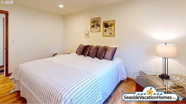 1560 S Edgewood St, Seaside, OR 97138 - bedroom featuring hardwood / wood-style floors and recessed lighting