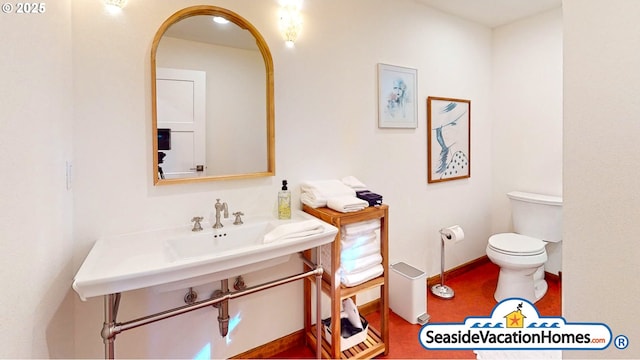 1560 S Edgewood St, Seaside, OR 97138 - bathroom with toilet