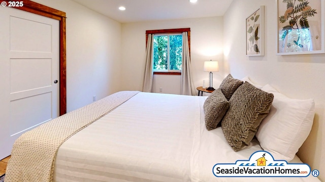 1560 S Edgewood St, Seaside, OR 97138 - bedroom with recessed lighting