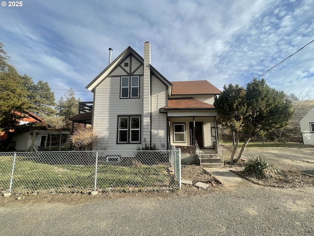 view of front property featuring covered porch and a front lawn