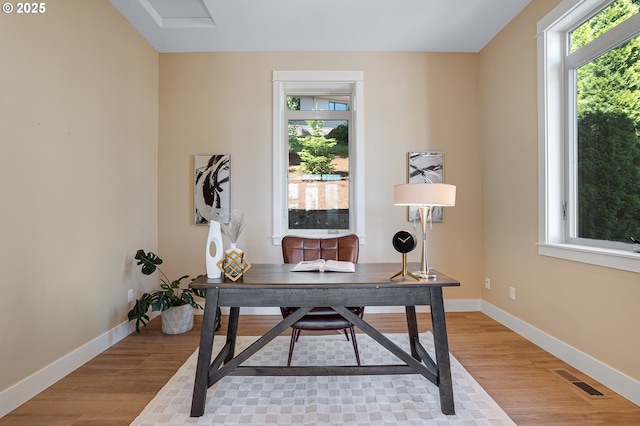 14 Juarez St, Lake Oswego, OR 97035 - office area with light wood-style flooring and baseboards