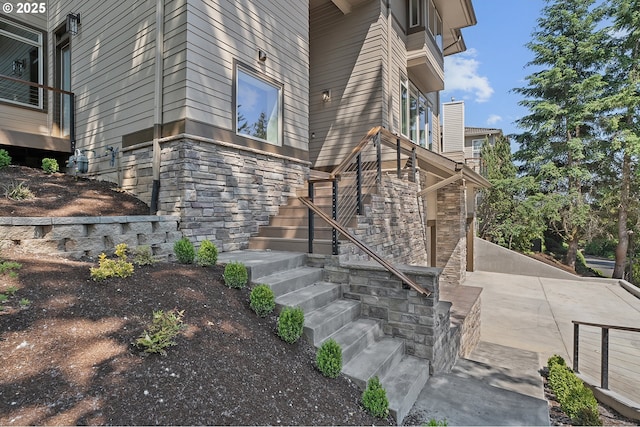 14 Juarez St, Lake Oswego, OR 97035 - view of exterior entry with stone siding