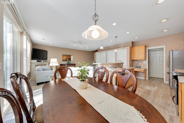 dining space featuring recessed lighting, ceiling fan, baseboards, and light wood-style floors
