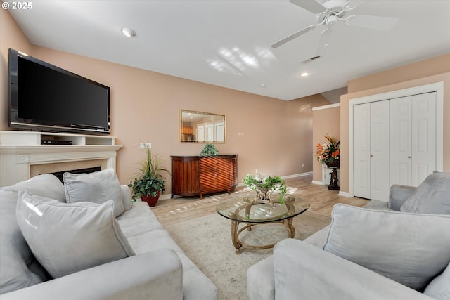 living area featuring visible vents, baseboards, ceiling fan, recessed lighting, and light wood-style flooring