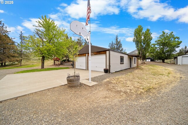 33817 Gage Rd, Mitchell, OR 97750 - detached garage with driveway