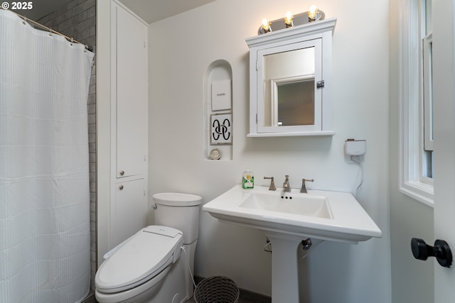 6442 SW Parkhill Dr, Portland, OR 97239 - bathroom with toilet and curtained shower
