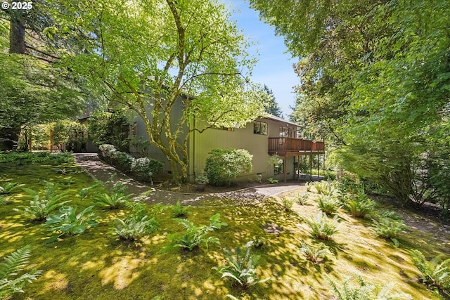 15 Cellini Ct, Lake Oswego, OR 97035 - view of yard featuring a deck