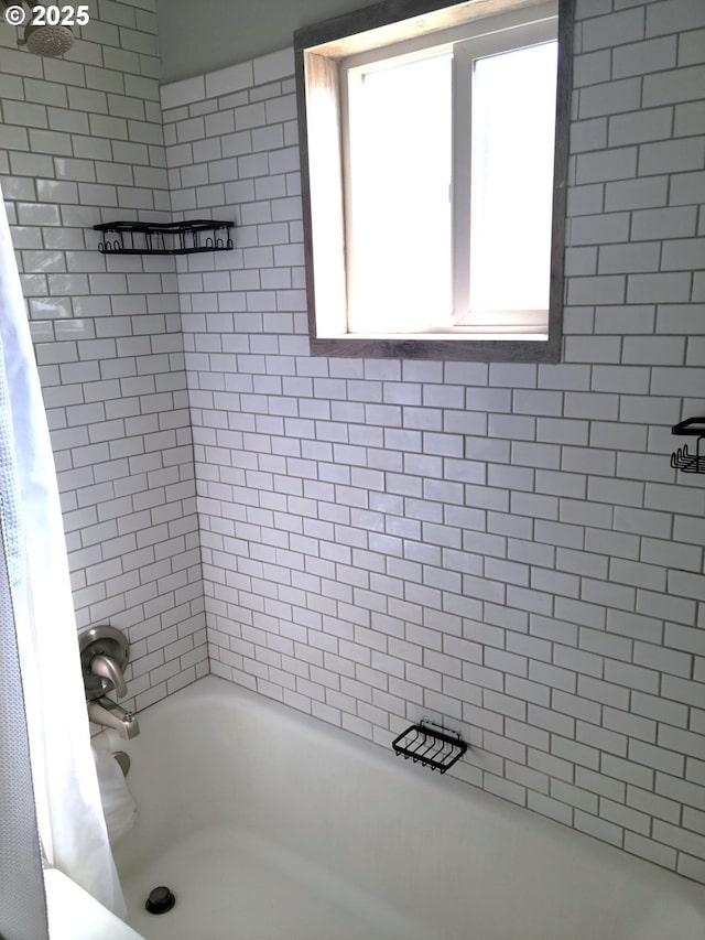 1063 Elrod Ave, Coos Bay, OR 97420 - full bathroom featuring shower / bath combo
