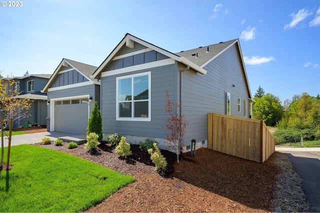 view of front of house featuring a garage and a front yard