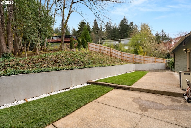 7820 SE 114th Ave, Portland, OR 97266 - view of yard with a patio