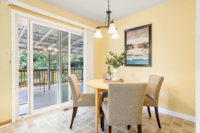1052 Shamrock Dr SE, Salem, OR 97302 - dining room featuring baseboards and a chandelier