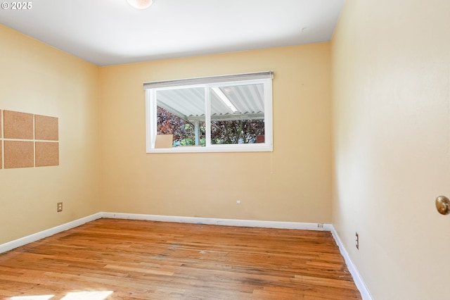 1052 Shamrock Dr SE, Salem, OR 97302 - unfurnished room with wood finished floors and baseboards