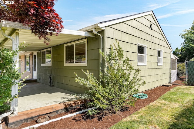 1052 Shamrock Dr SE, Salem, OR 97302 - view of side of property featuring a gate