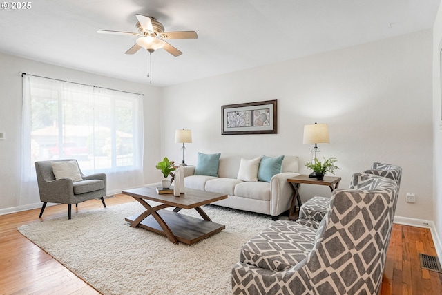 1052 Shamrock Dr SE, Salem, OR 97302 - living area featuring wood finished floors and a ceiling fan
