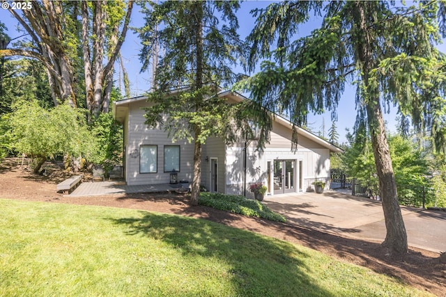 3484634844 Matthews Rd, Eugene, OR 97405 - rear view of house with french doors and a yard