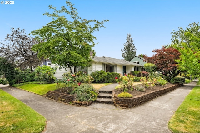 1134 NE Cesar E Chavez Blvd, Portland, OR 97232 - view of front of property featuring a front lawn