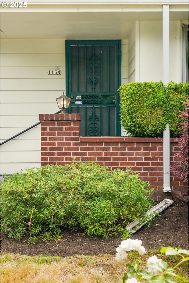 1134 NE Cesar E Chavez Blvd, Portland, OR 97232 - property entrance with a porch