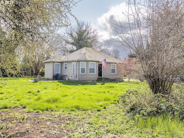 view of front of property with a front yard