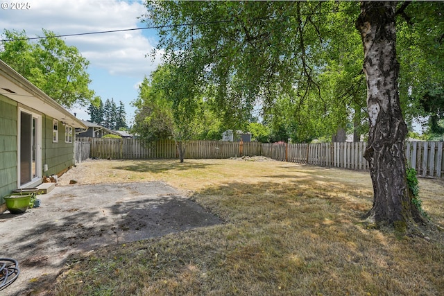 3259 SE 176th Pl, Portland, OR 97236 - fenced backyard featuring a patio