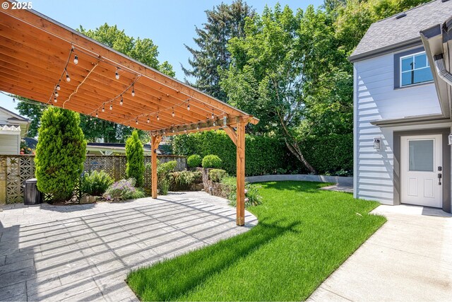 7505 SE 22nd Ave, Portland, OR 97202 - view of yard featuring a patio area and a pergola
