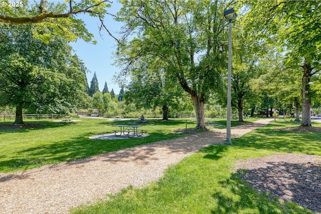 7505 SE 22nd Ave, Portland, OR 97202 - view of home's community with a yard
