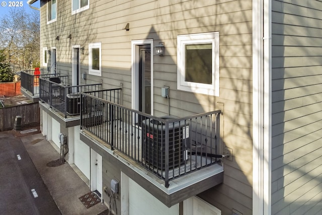 895 SW 170th Ave, Beaverton, OR 97006 - view of wooden deck