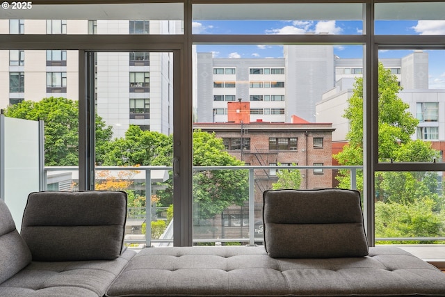1221 SW 10th Ave Unit 410, Portland, OR 97205 - view of sunroom / solarium