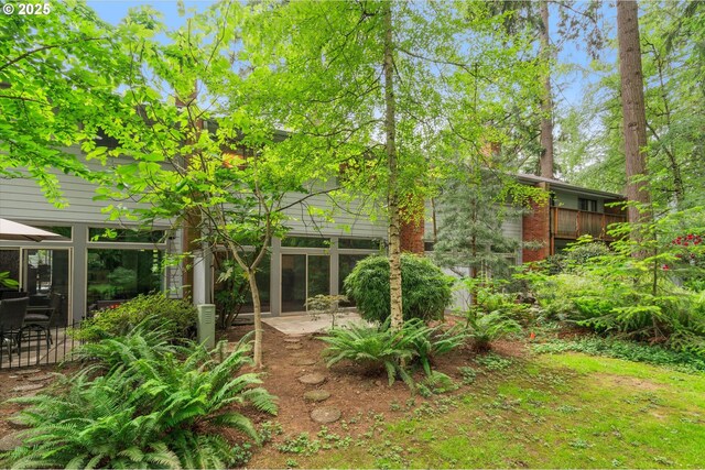 1200 NE Territorial Rd Unit 73, Canby, OR 97013 - view of yard with a patio area