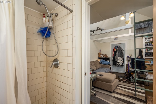 1034 Lawrence St, Eugene, OR 97401 - full bathroom with a tile shower