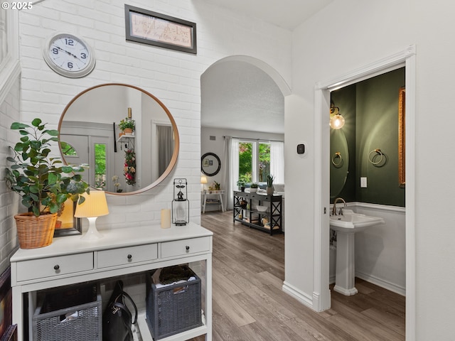 17717 NE 26th St, Vancouver, WA 98684 - hallway featuring arched walkways and light wood-style floors