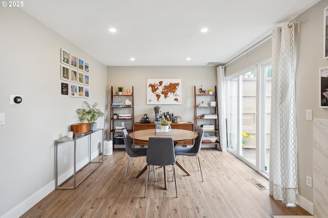 dining space with recessed lighting, visible vents, baseboards, and light wood-style flooring