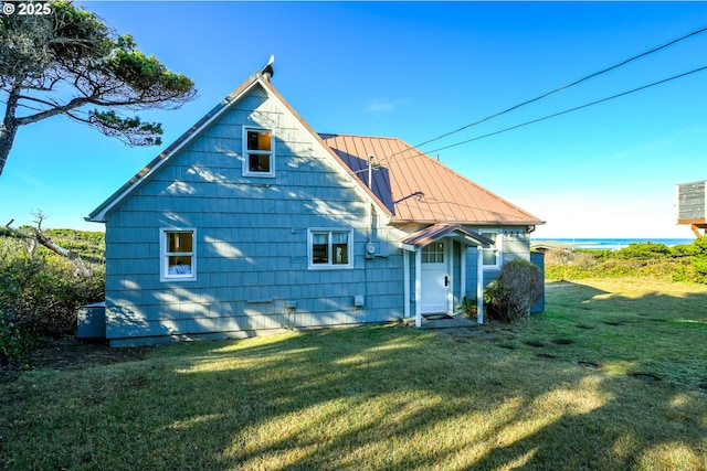 rear view of house featuring a yard