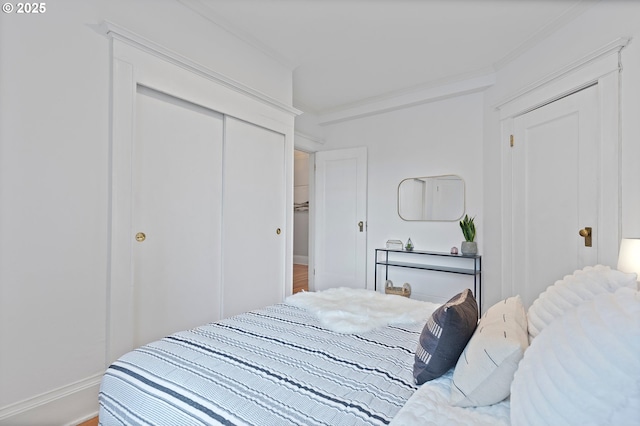 bedroom featuring crown molding and a closet