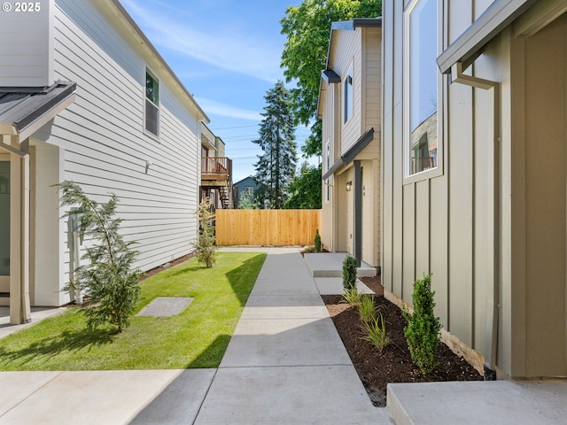 view of yard with a patio area