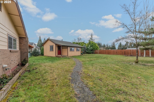 view of yard with an outdoor structure