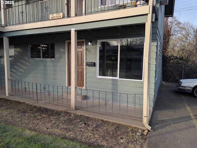 923 S Fir St, Salem, OR 97302 - view of exterior entry with a balcony