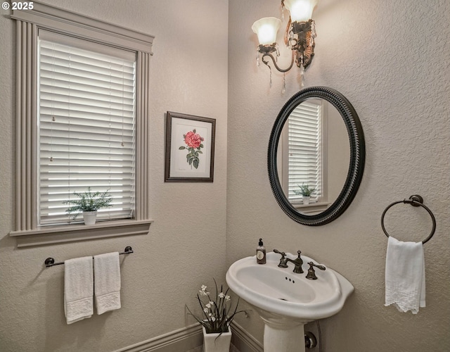 6147 Quail Hollow St, Salem, OR 97306 - bathroom featuring healthy amount of natural light