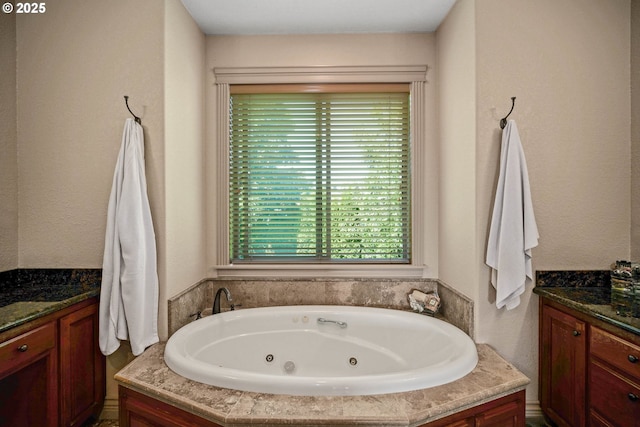 6147 Quail Hollow St, Salem, OR 97306 - full bathroom featuring a jetted tub