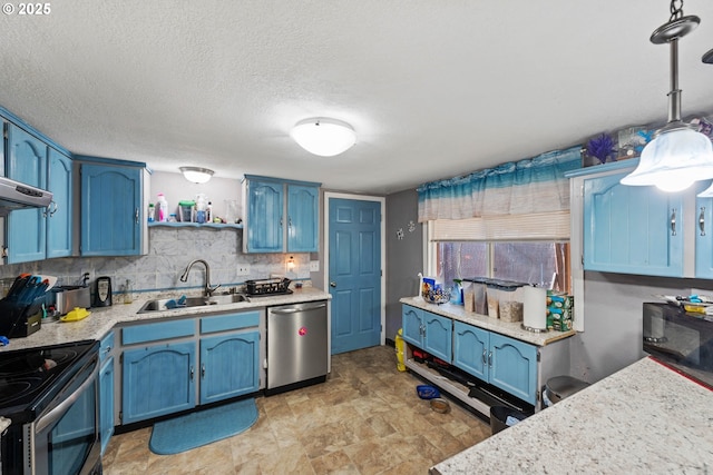 kitchen featuring stainless steel appliances, decorative light fixtures, blue cabinets, and sink