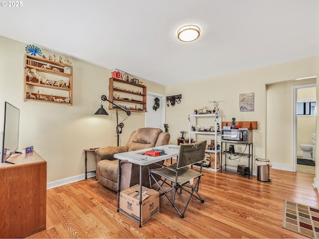 1560 S Downing St, Seaside, OR 97138 - living room featuring light wood finished floors and baseboards