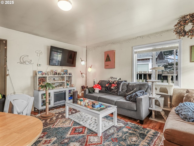 1560 S Downing St, Seaside, OR 97138 - living area with wood finished floors